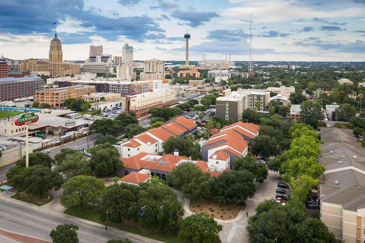 Courtyard By Marriott San Antonio Downtown Hotel Exterior photo