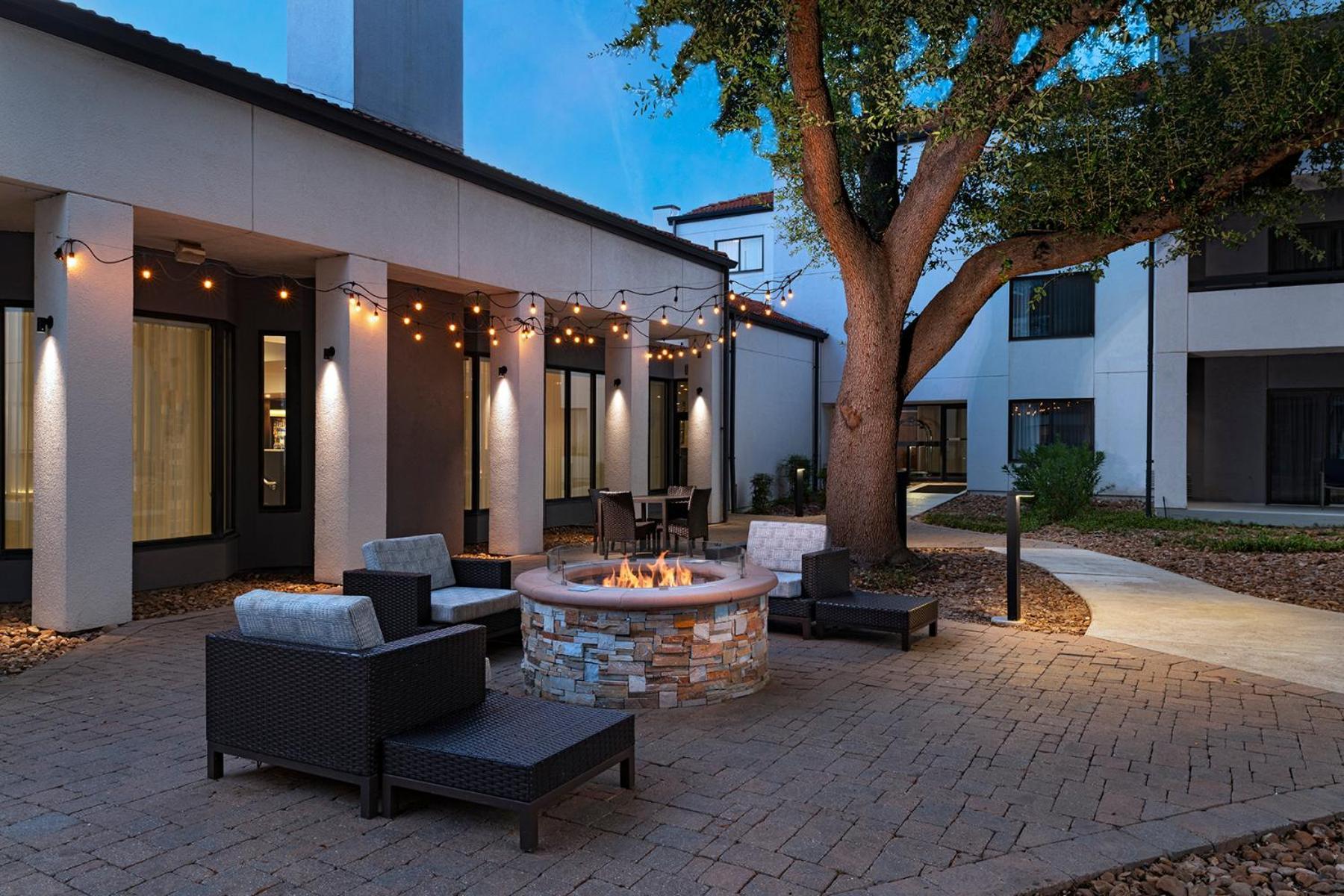 Courtyard By Marriott San Antonio Downtown Hotel Exterior photo